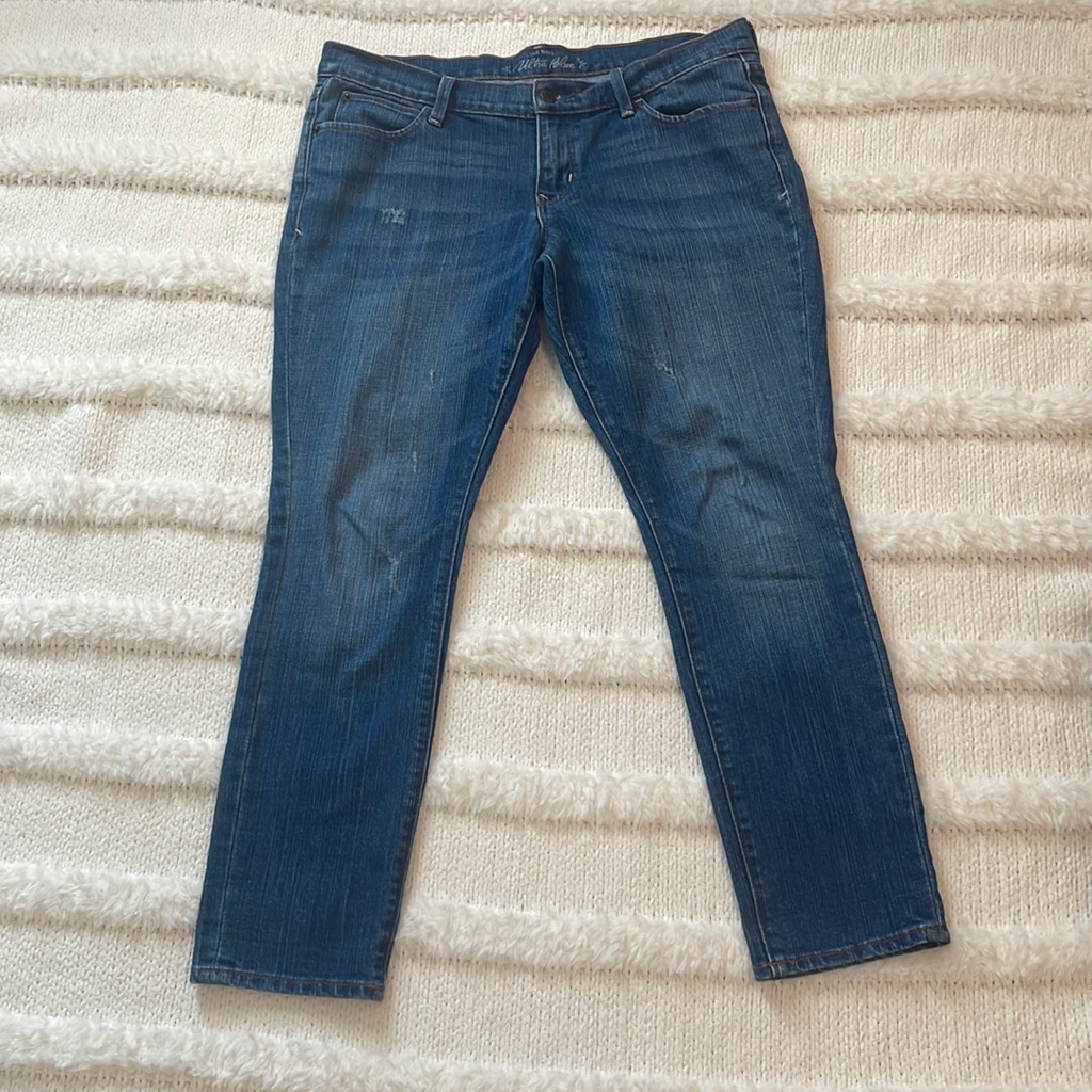 Old Navy Ultra Blue Jeans Distressed Women’s Size 12